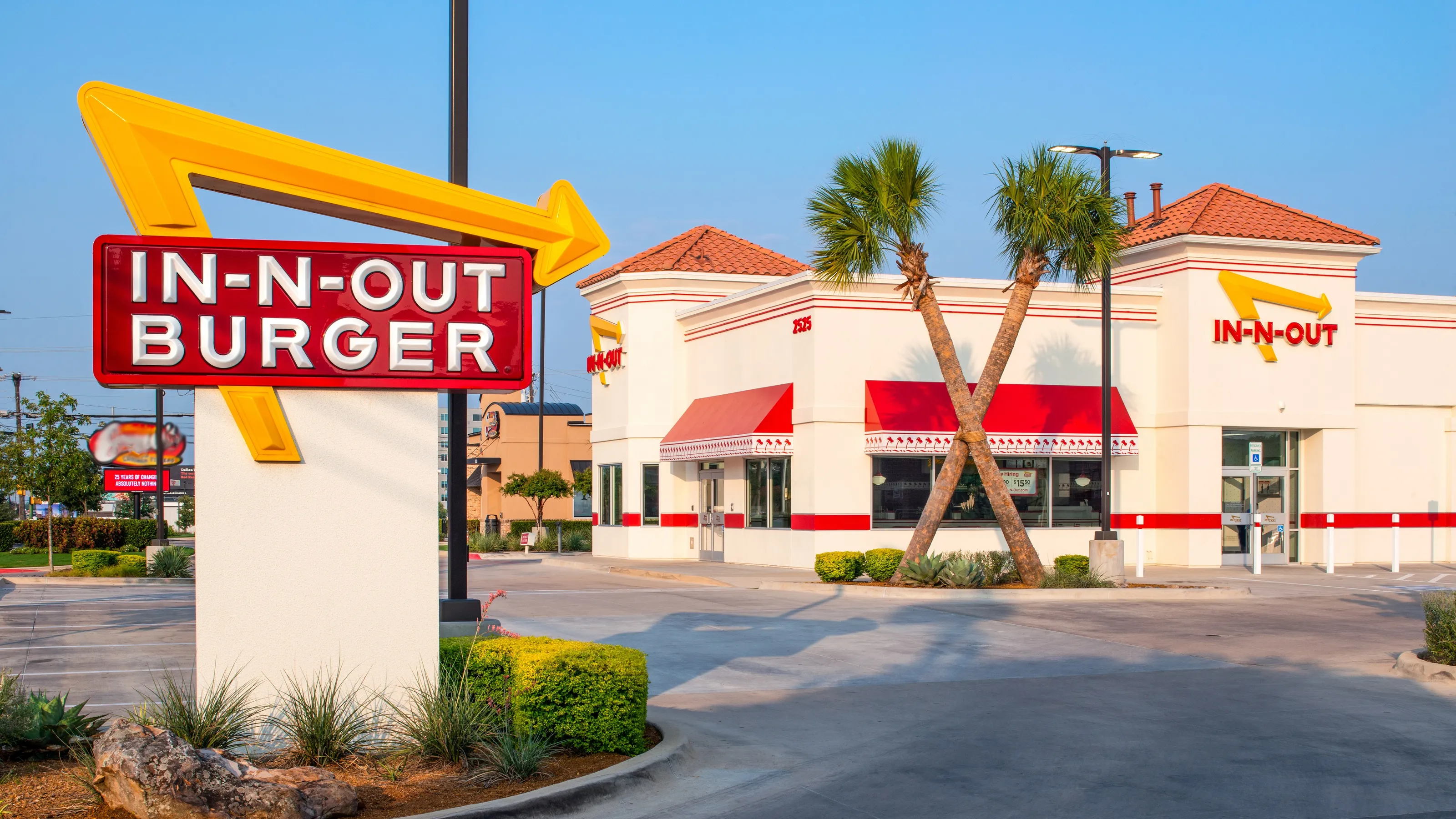 🍔 Can You Own an In-N-Out Burger Franchise? What You Should Know